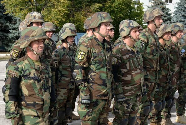 Молдавские военные приехали на учения в Украину вопреки запрету президента