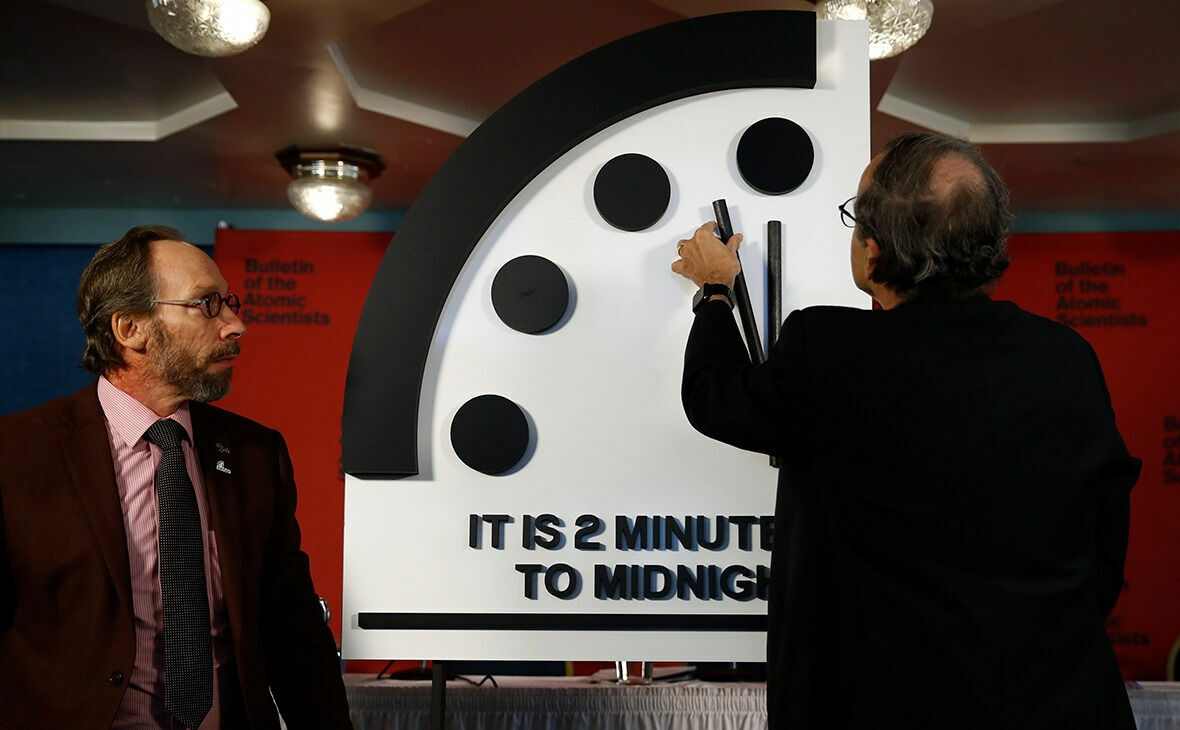 Часы, показывающие время до ядерной войны, вновь перевели вперед