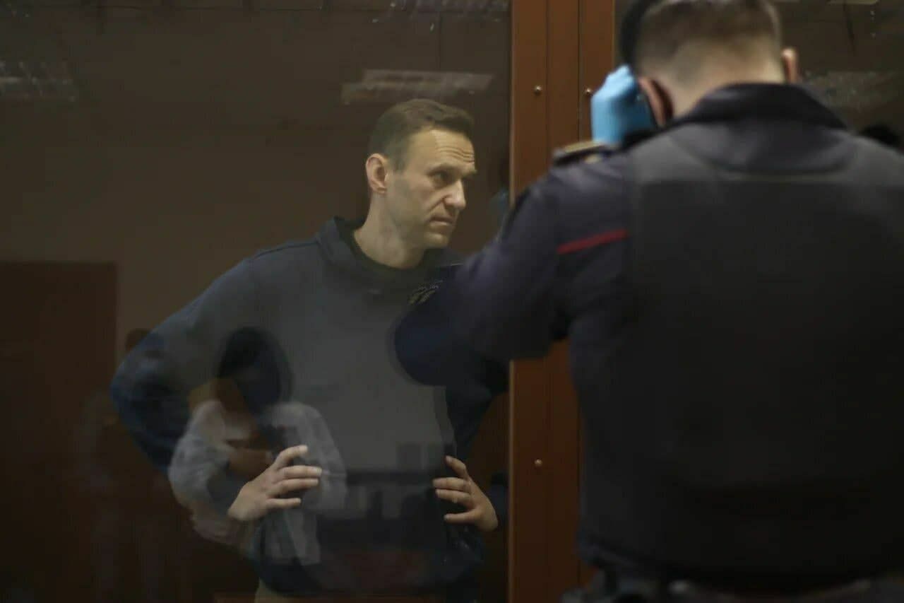 Суд по клевете на ветерана над Алексеем Навальным перенесен