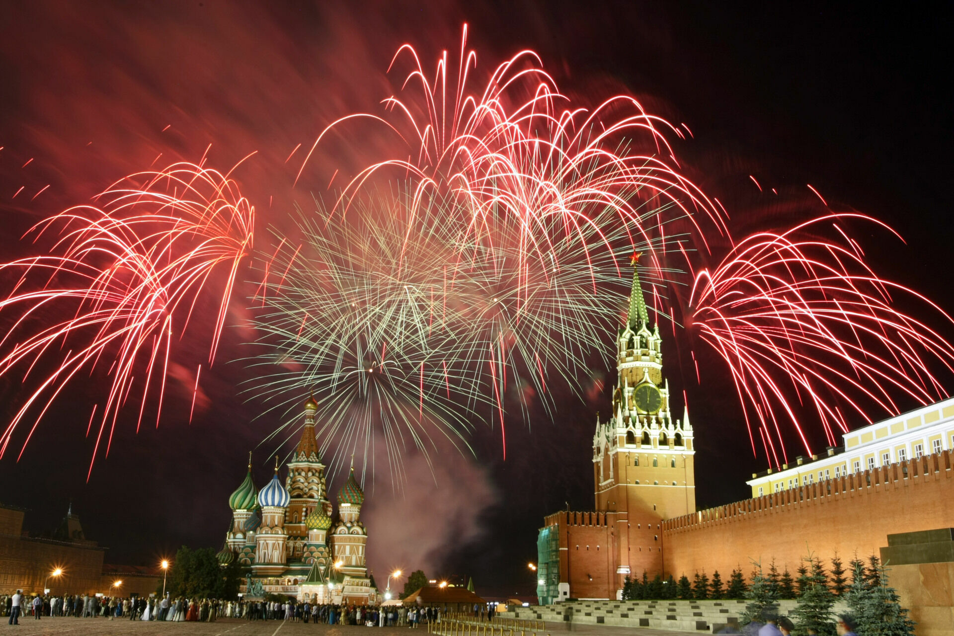 Опрос: большинству россиян не хватает праздников и выходных