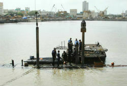 Спасатели подняли тела трех моряков с затонувшей в Индии подлодки