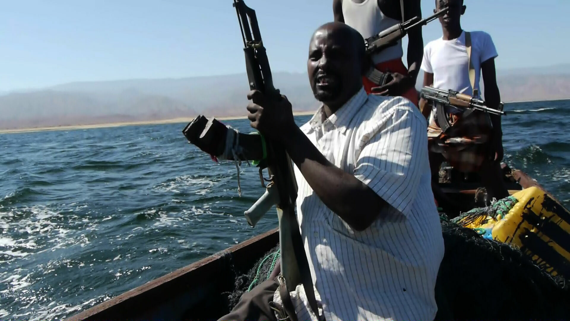 Украли судно. Пираты 21 века Сомали. Сомалийские пираты 2020. Сомалийские пираты Карибского моря. Сомалийские пираты 2008.