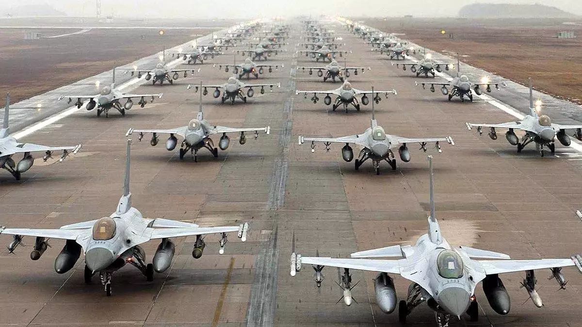 Вопрос дня: предоставит ли НАТО свои авиабазы для боевых вылетов F-16 ВВС Украины?
