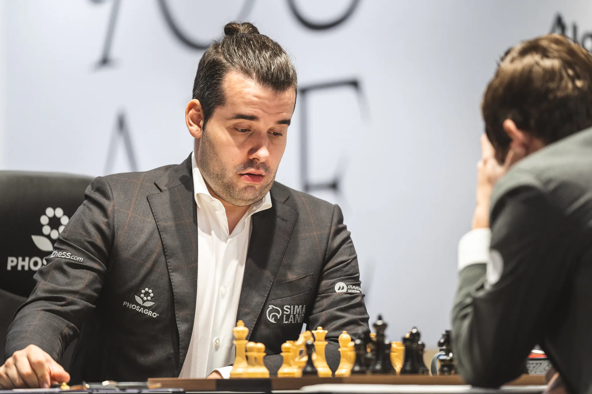 Ян Непомнящий проиграл вторую партию подряд в матче за шахматную корону