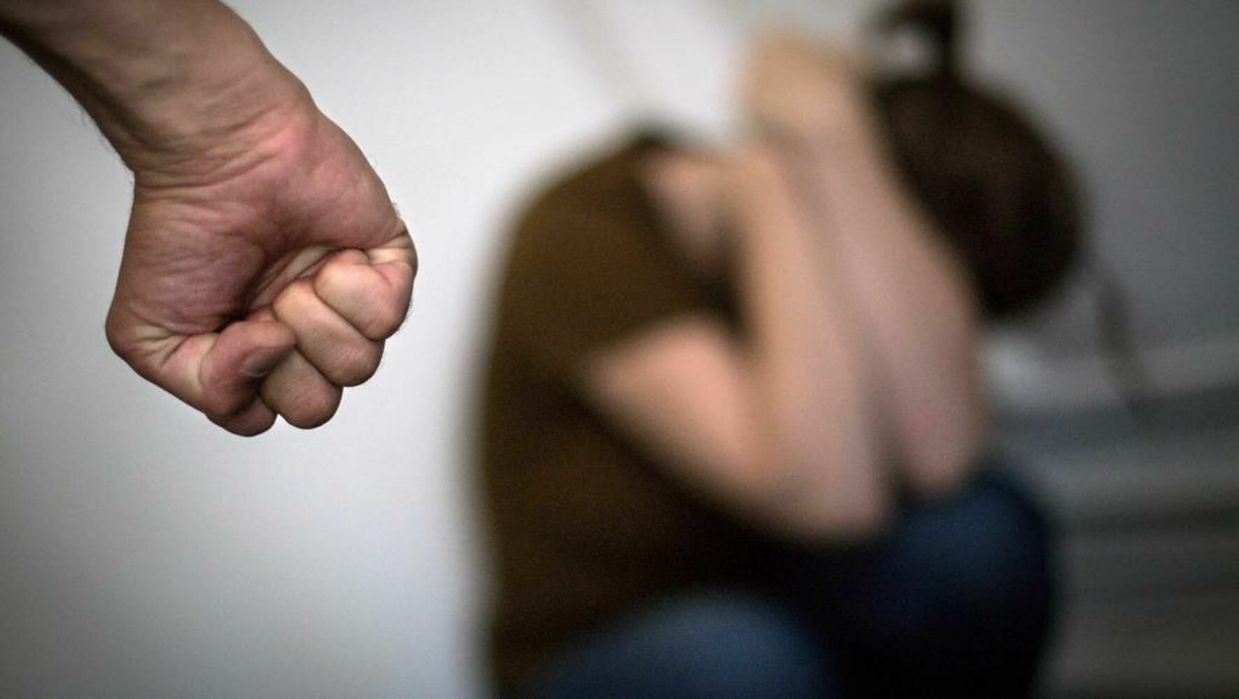 Психологи: карантин вызвал рост домашнего насилия и суицидальных обращений