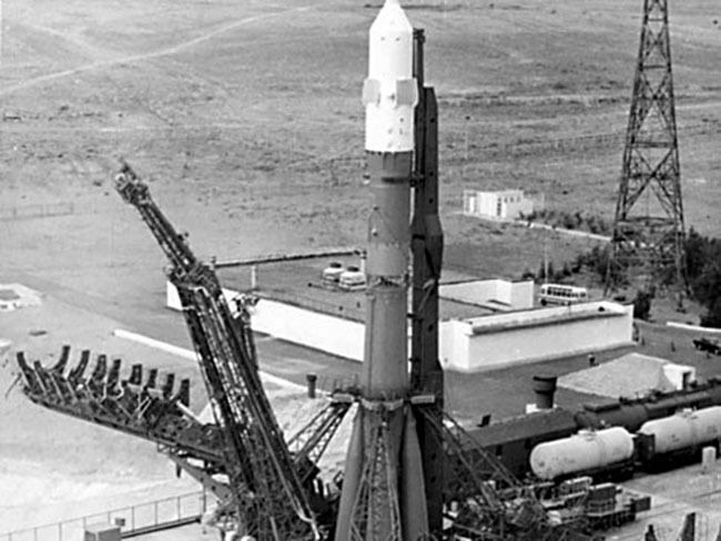 Фото Старт космического корабля «Союз» 15 июля 1975 года. Через 2 дня, 17 июля, он состыкуется с американским космическим кораблем «Аполлон».