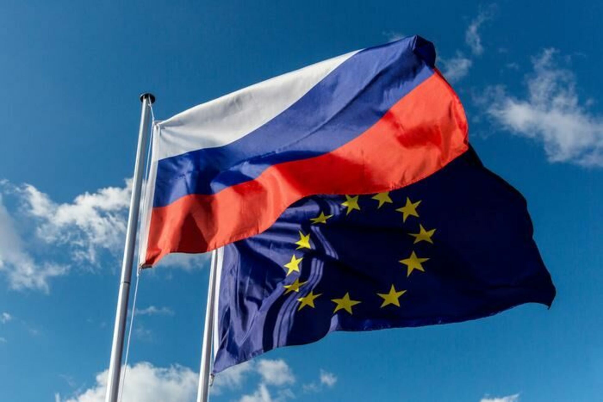Отношения между европой и россией. Флаг ЕС И России. Россия и Европейский Союз. Россия и ЕС. Россия в Евросоюзе.