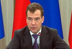 Медведев потребовал усилить борьбу с безработицей (ВИДЕО)