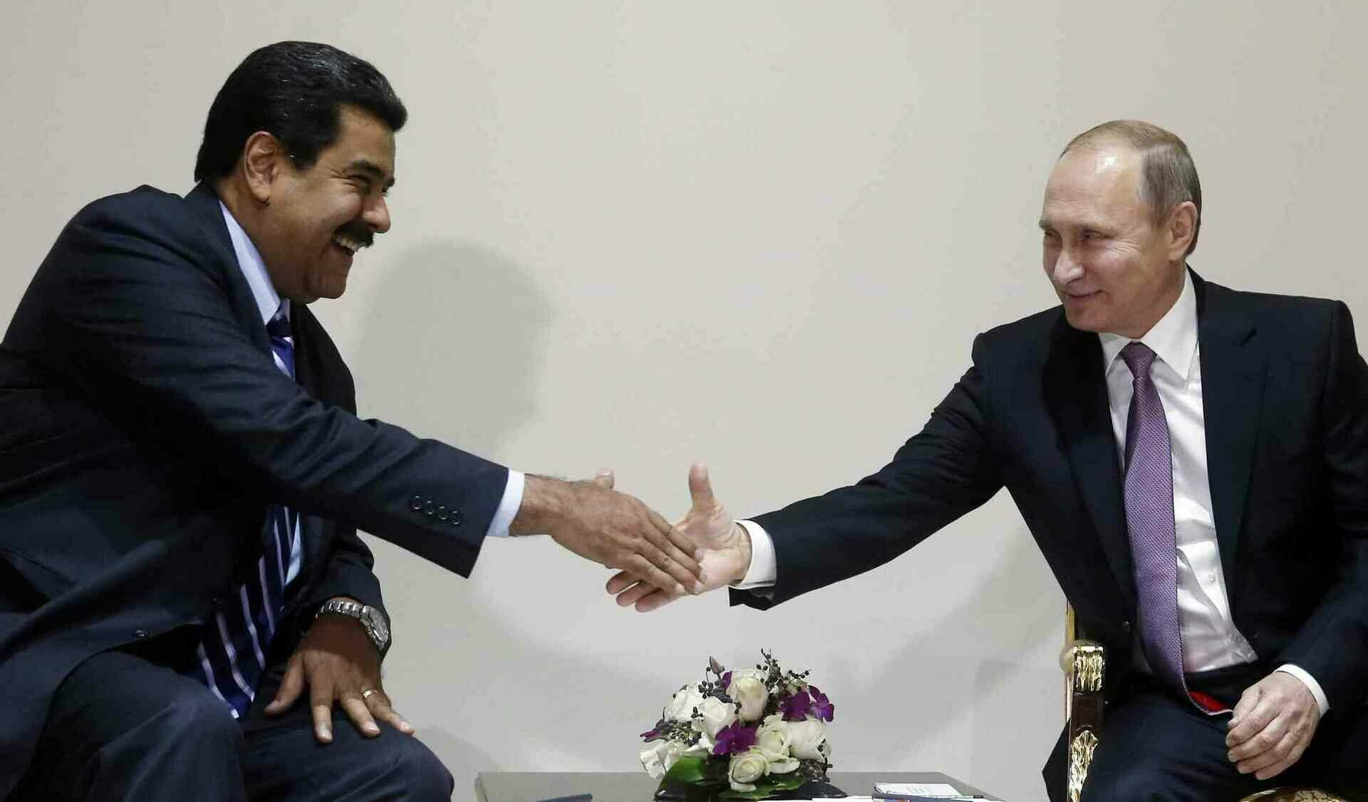 Путин поддержал Мадуро и морально, и материально