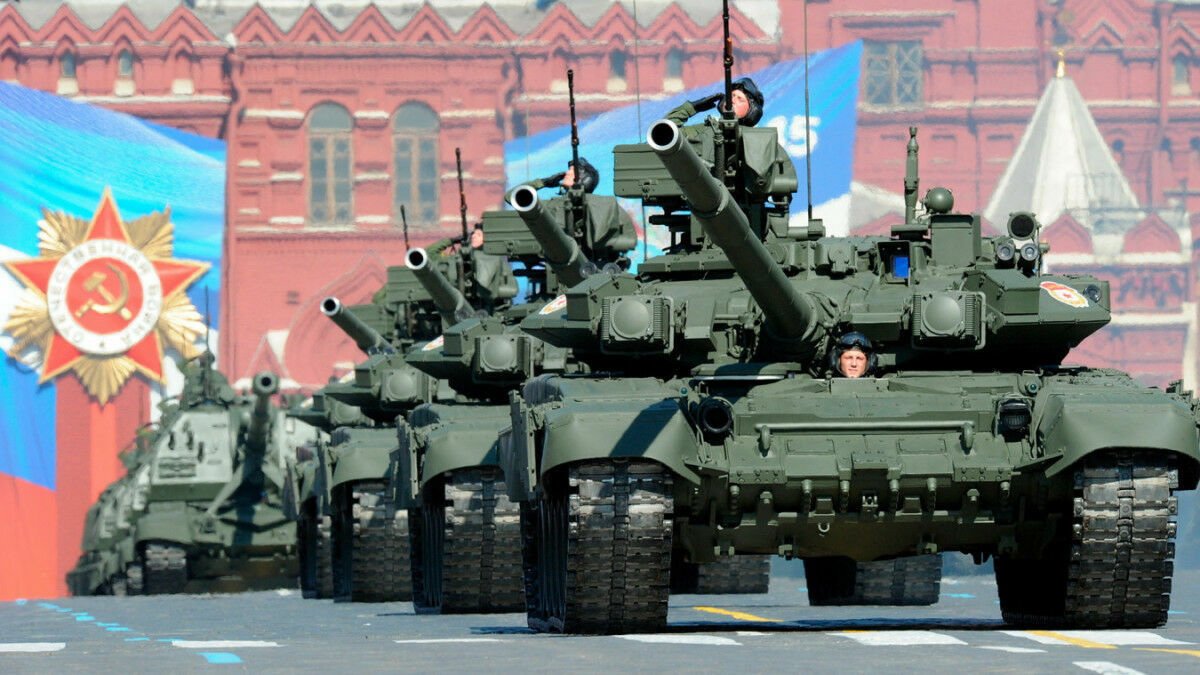 Экипажи боевых машин проведут пешую тренировку на Красной площади