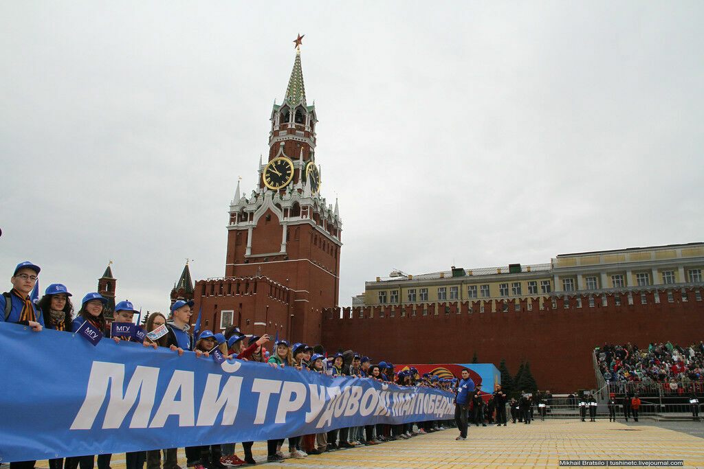 Первомайское шествие на Красной площади: «терроризм — не пройдет»