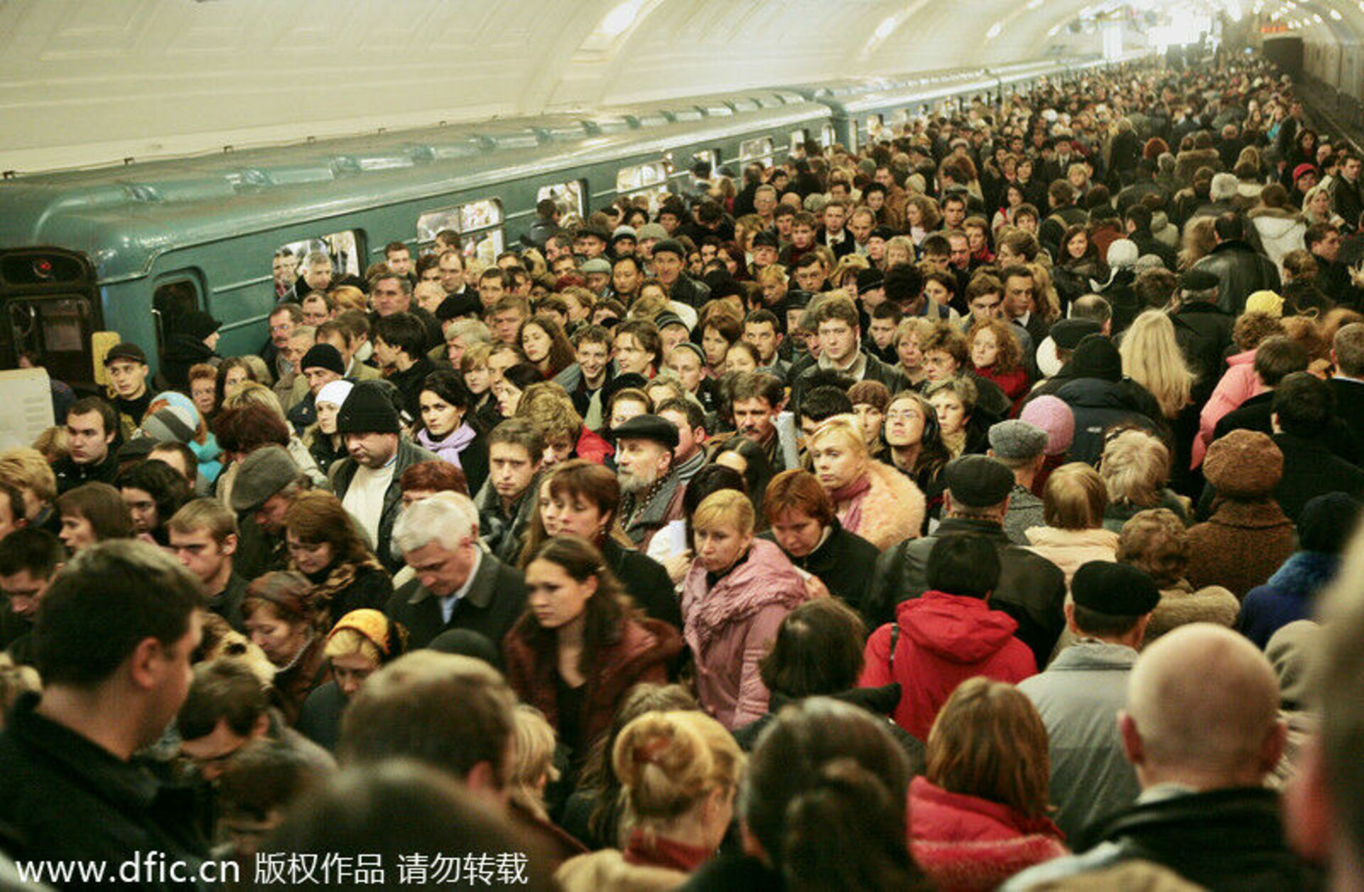 Сколько человек на станции