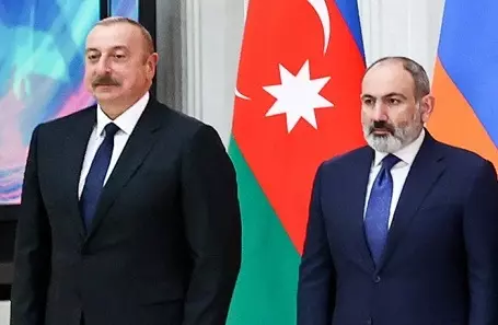 Победитель (президент Азербайджана Алиев) и проигравший (премьер-министр Армении Пашинян)