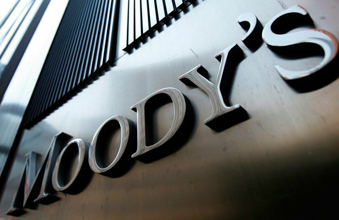 Moody's снизило рейтинг РФ с Baa3 до B3