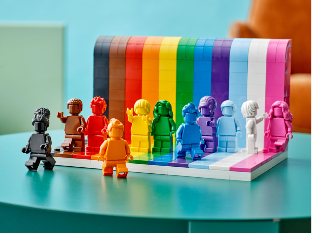 Компания Lego стала объектом атаки со стороны противников ЛГБТ