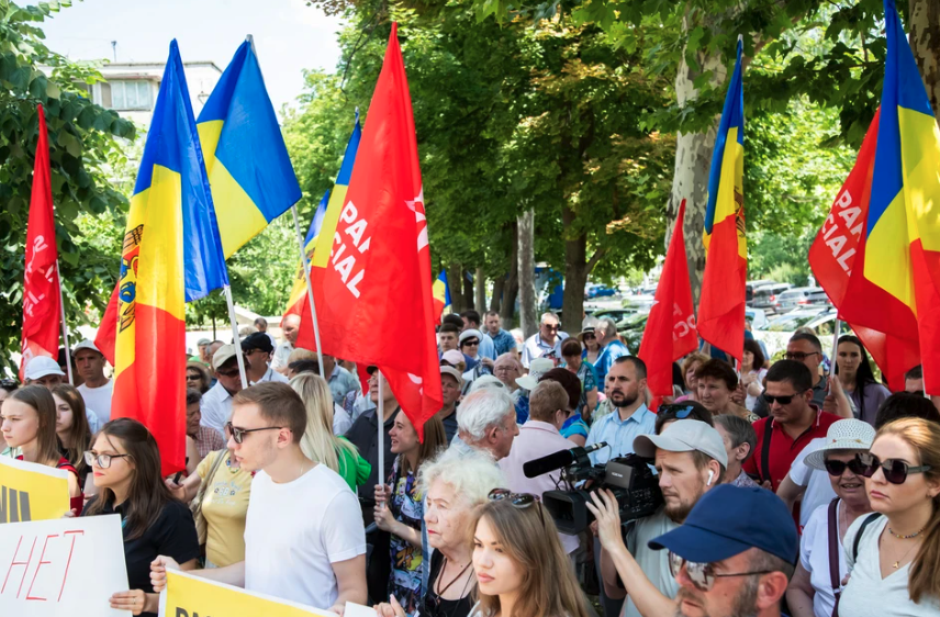 В Кишиневе представители оппозиции вновь вышли на акцию протеста