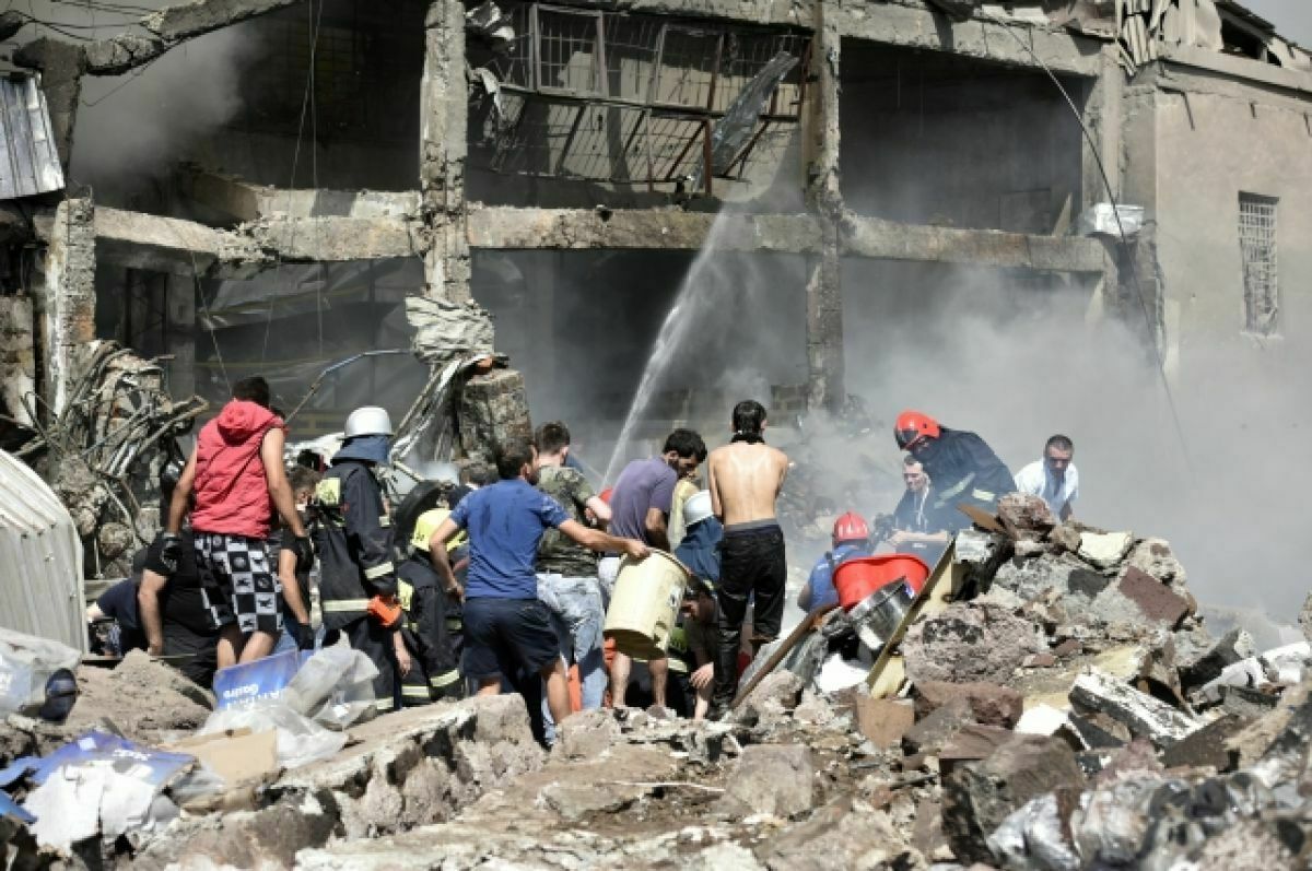 Число жертв взрыва в ереванском ТЦ выросло до 15 человек