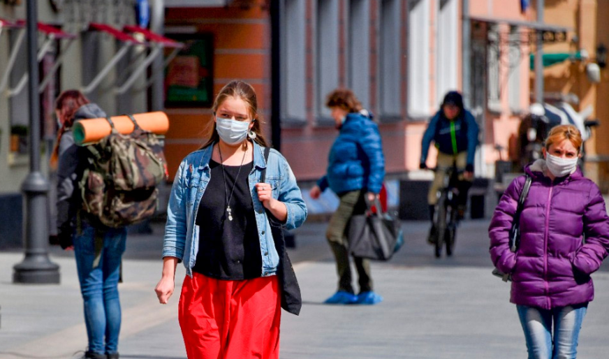 Академик РАН предупредил о вреде длительного ношения масок и перчаток