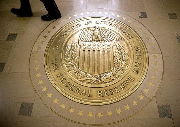 ФРС США впервые за год подняла базовую ставку