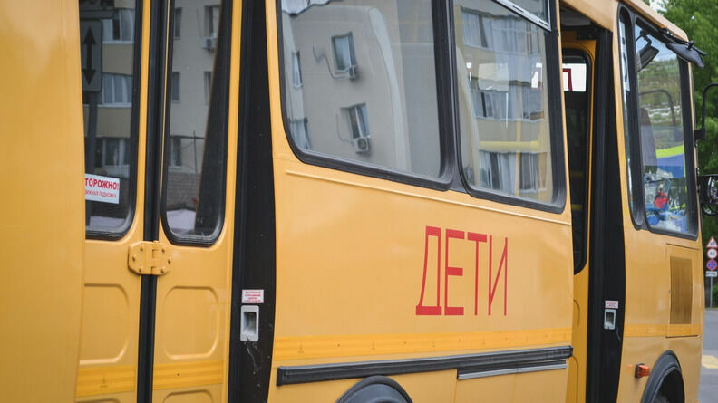 На Сахалине школьный автобус с детьми попал в ДТП