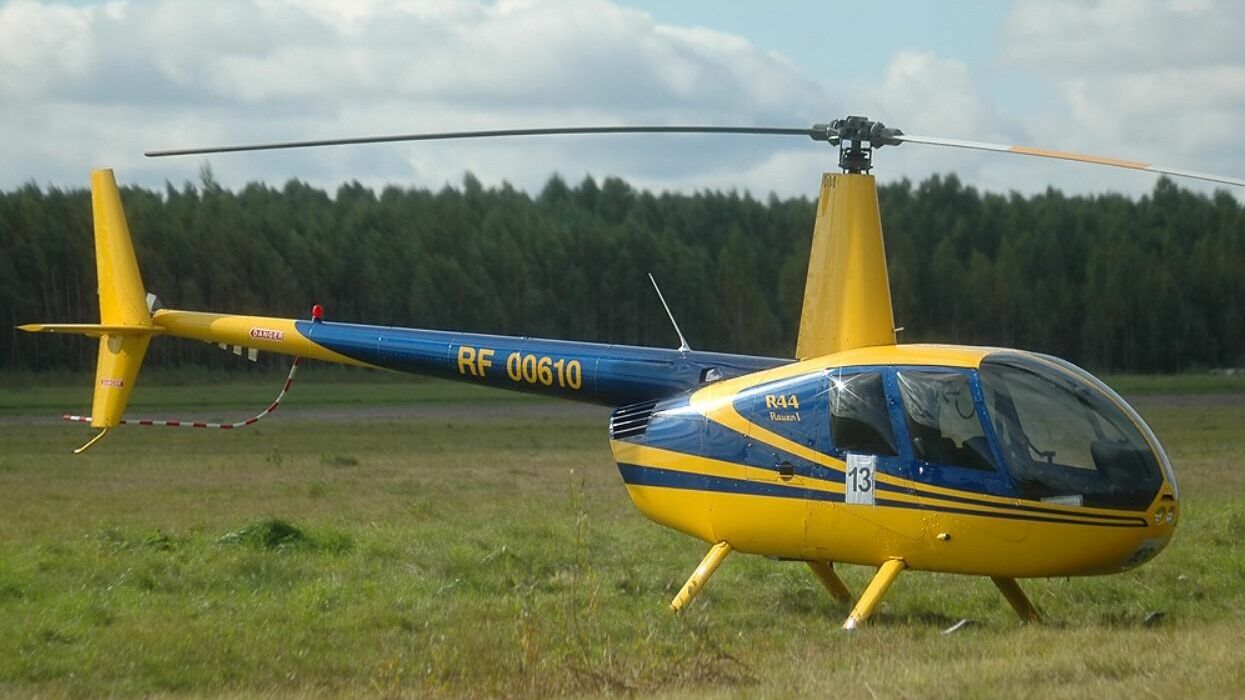 В Сахалинской области вертолет Robinson совершил аварийную посадку