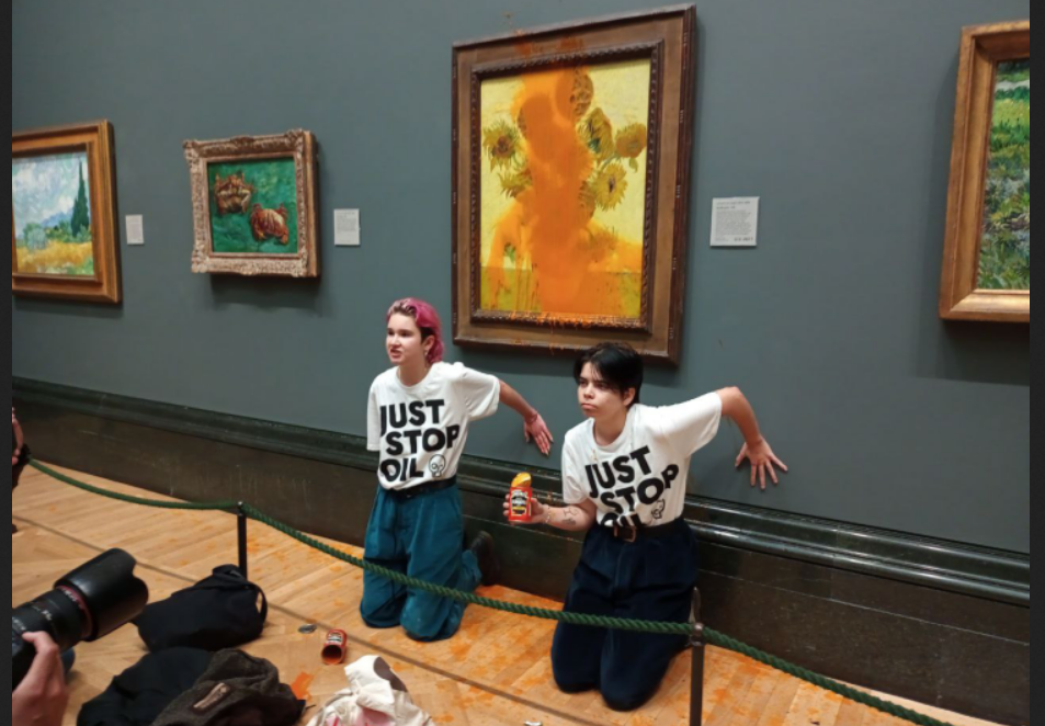 Экоактивисты облили супом «Подсолнухи» Ван Гога в лондонской Национальной галерее