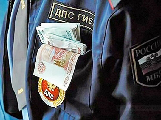 Полицейских в Саратове осудили за кражу телефона и кредита у прохожего