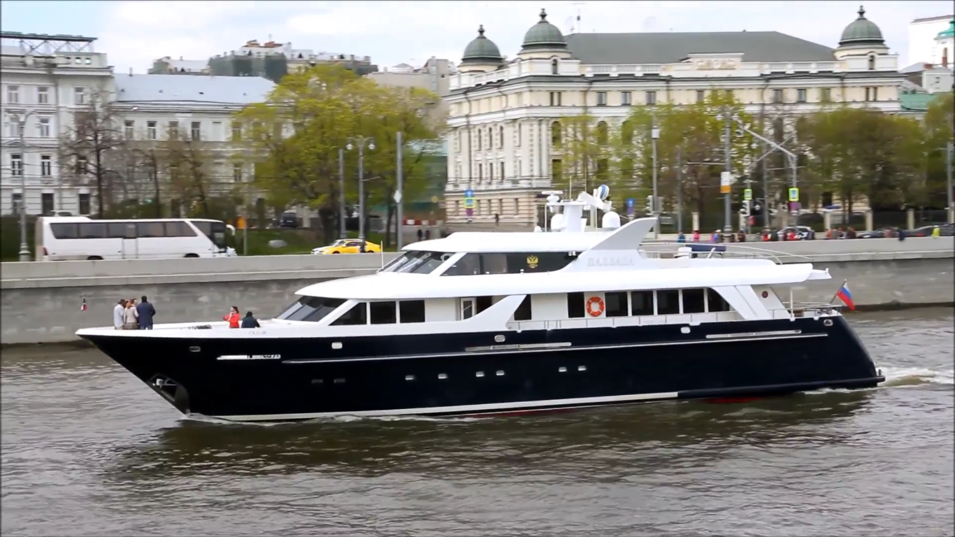 "Яхту патриарха" можно арендовать за полмиллиона рублей в день