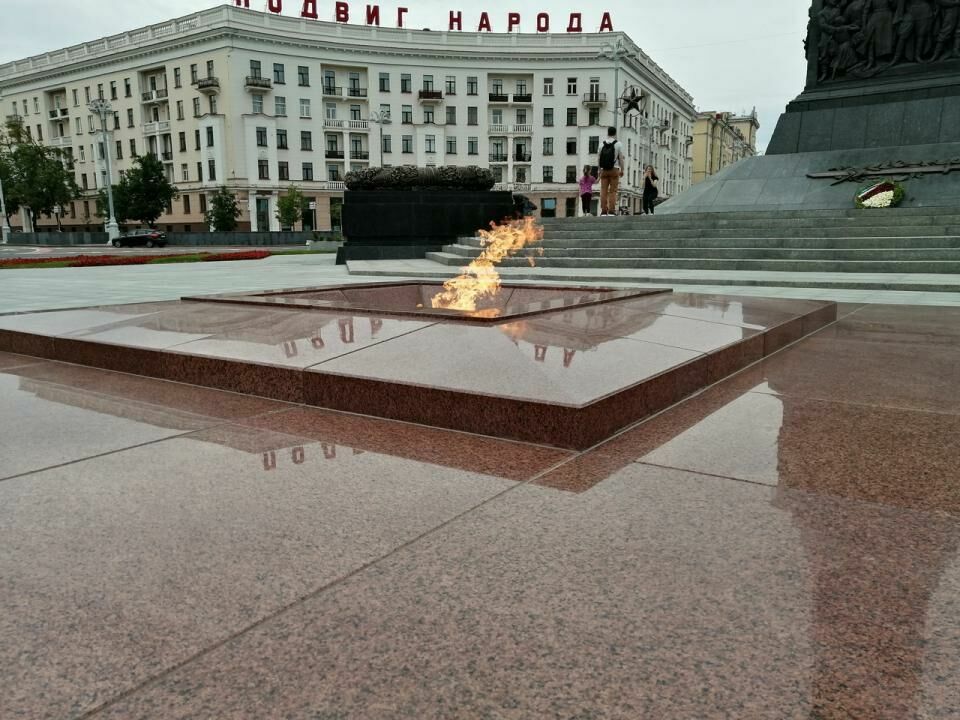 В Белоруссии гражданина России отправили в колонию за прыжки через Вечный огонь