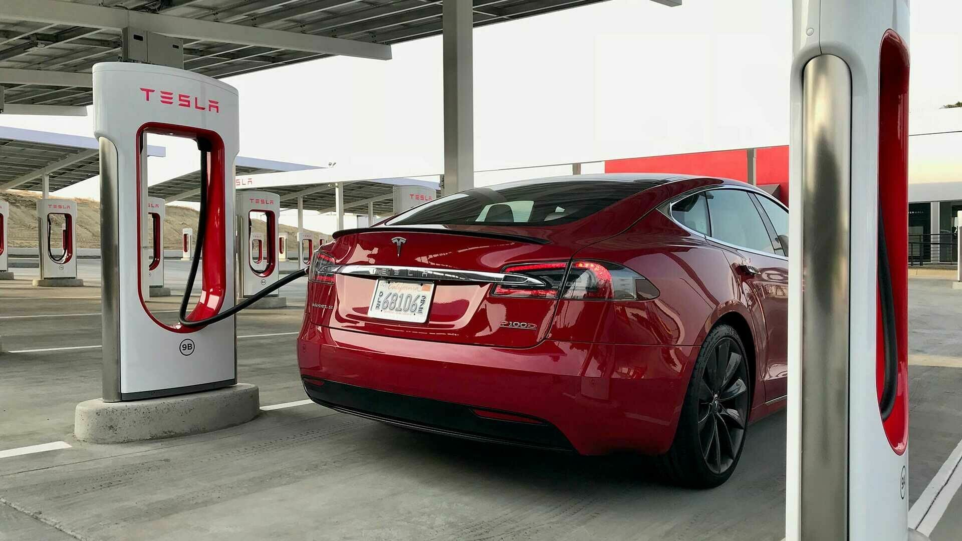 Tesla увеличила цены на весь модельный ряд электрокаров