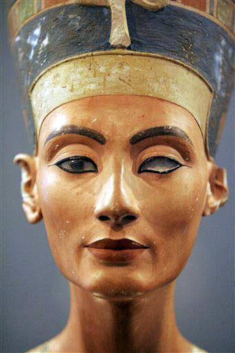 Царица Нефертити меняет прописку