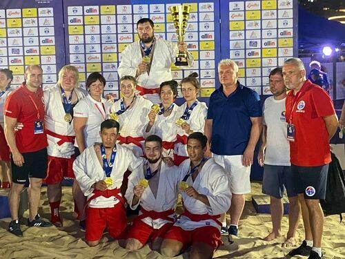 Сборная РФ по пляжному самбо выиграла чемпионат мира