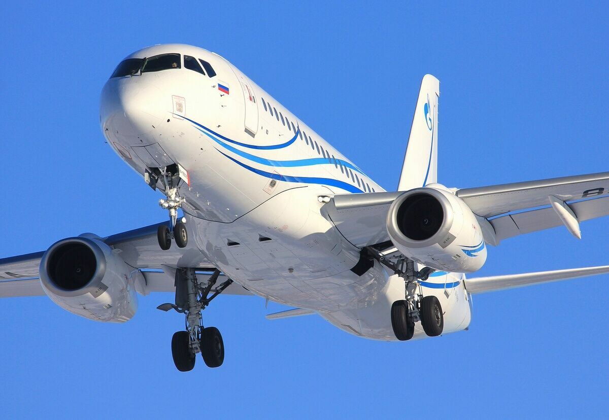 Эксперт оценил идею «удлинить» российский самолет Sukhoi SuperJet 100