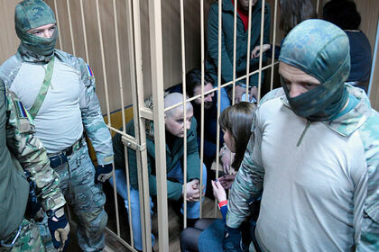 Суд продлил до апреля арест двадцати украинским морякам
