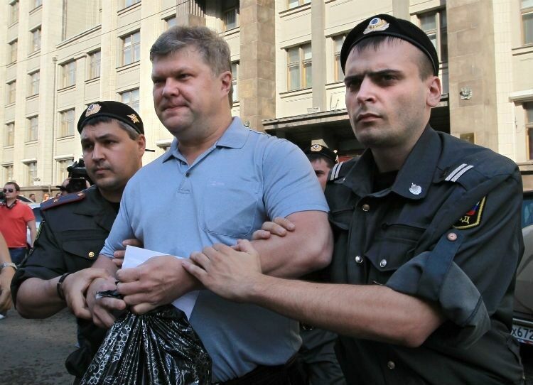 В центре столицы задержан лидер партии «Яблоко»