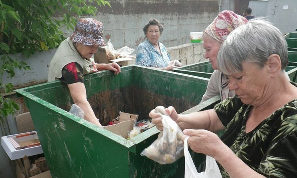 Цифра дня: 48,2% российских семей денег хватает только на еду и одежду