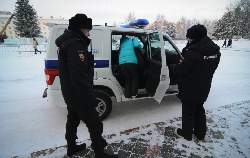 Вологодские силовики задержали противницу QR-кодов за нападение на росгвардейцев