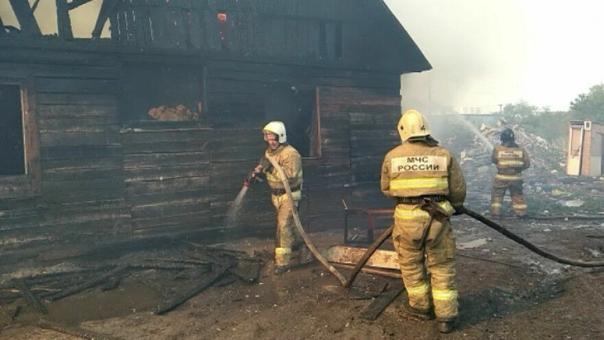 Поджог мог стать причиной крупного пожара в цыганском поселке под Самарой