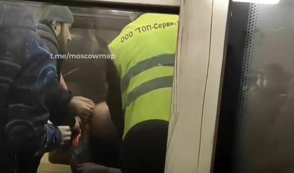 Машинист потерял сознание в поезде столичного метро