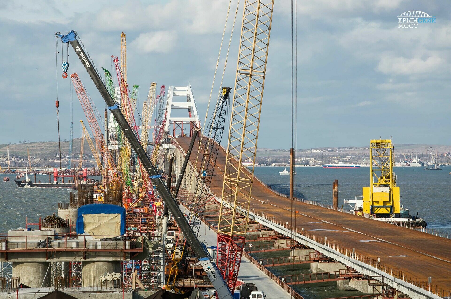 По Крымскому мосту уже можно пройти
