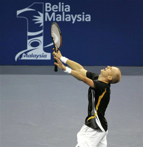 Николай Давыденко стал победителем теннисного турнира в Малайзии