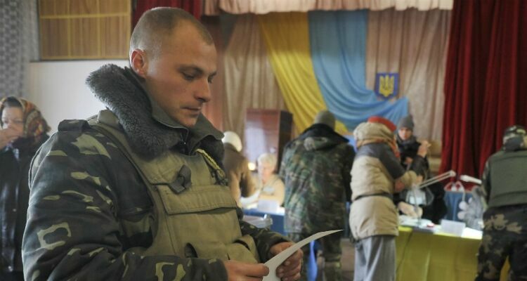 В день выборов Петр Порошенко побывал в Донбассе