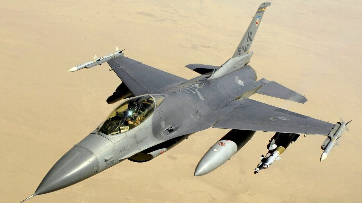 Польша может передать Украине истребители F-16 только в координации с НАТО