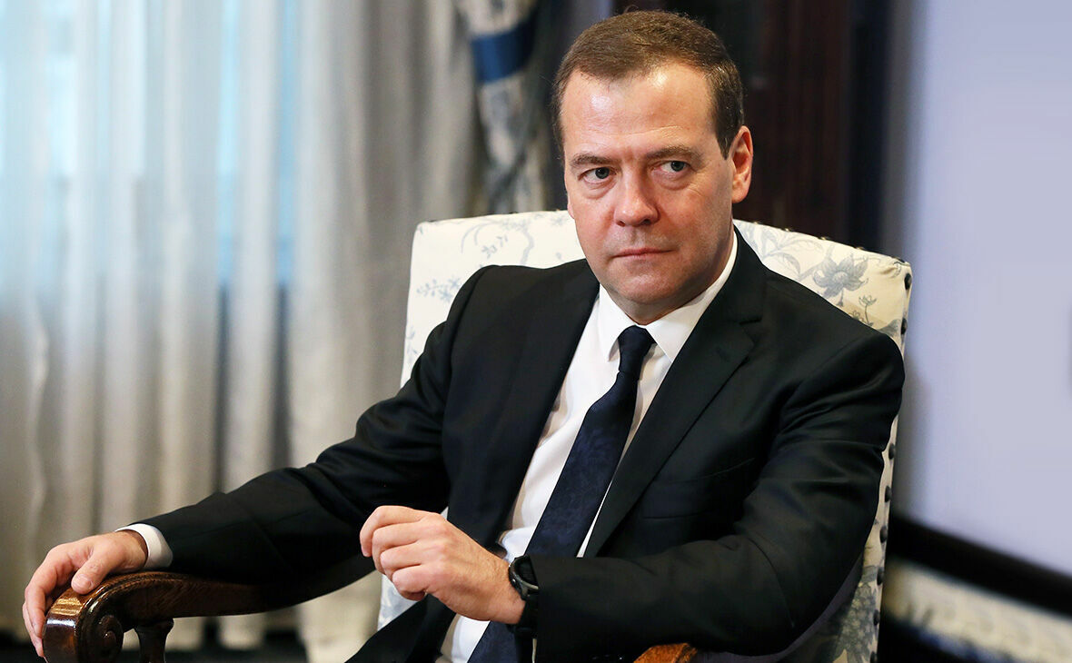 Медведев ввел ответственность для министров за выполнение майского указа