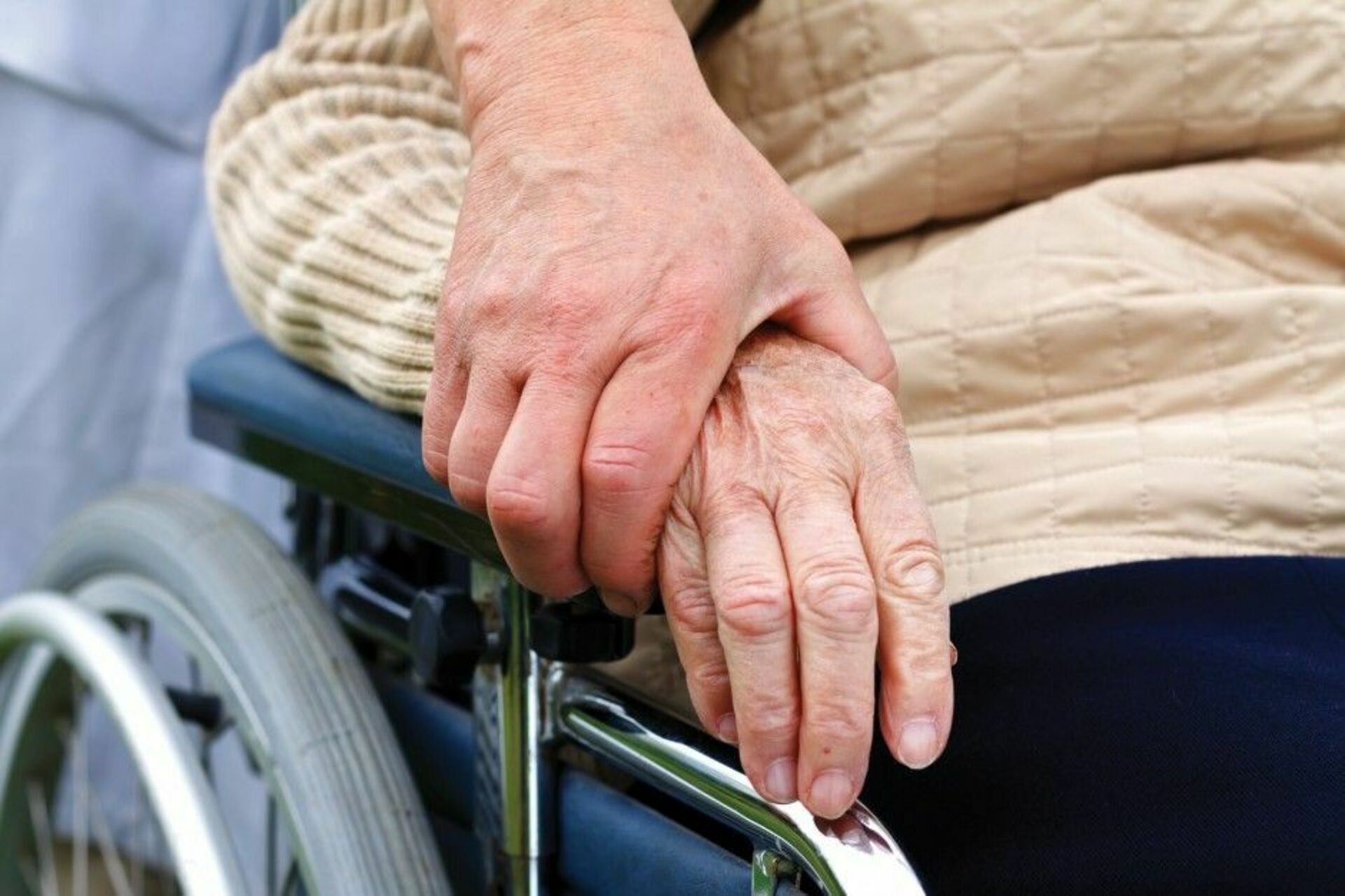 Социального обеспечения пожилых граждан. Пожилые и инвалиды. Пенсионер инвалид. Пожилые люди и инвалиды. Старики инвалиды.