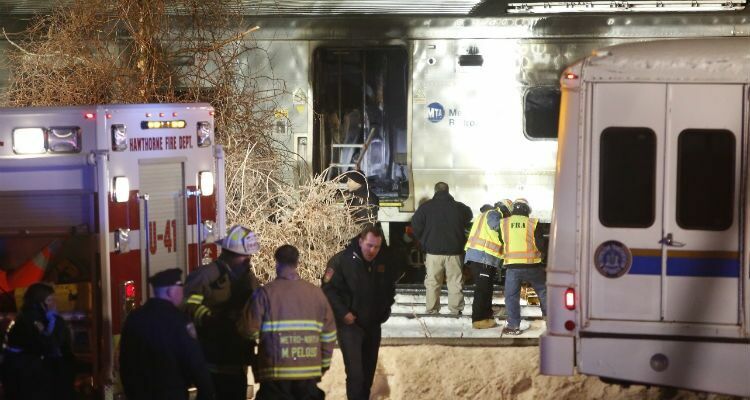 Семь человек погибли в результате столкновения поезда с внедорожником в Нью-Йорке