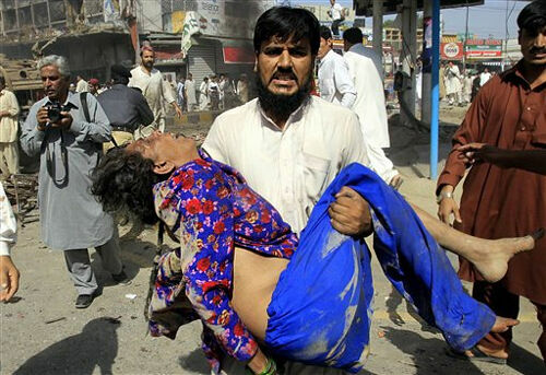Жертвы террориста-смертника в Пакистане