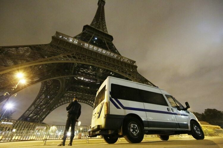 На Google, Twitter и Facebook подали в суд из-за атак в Париже – СМИ