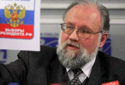 Чурова с его командой дотащат до выборов 4 марта, заявил Зюганов