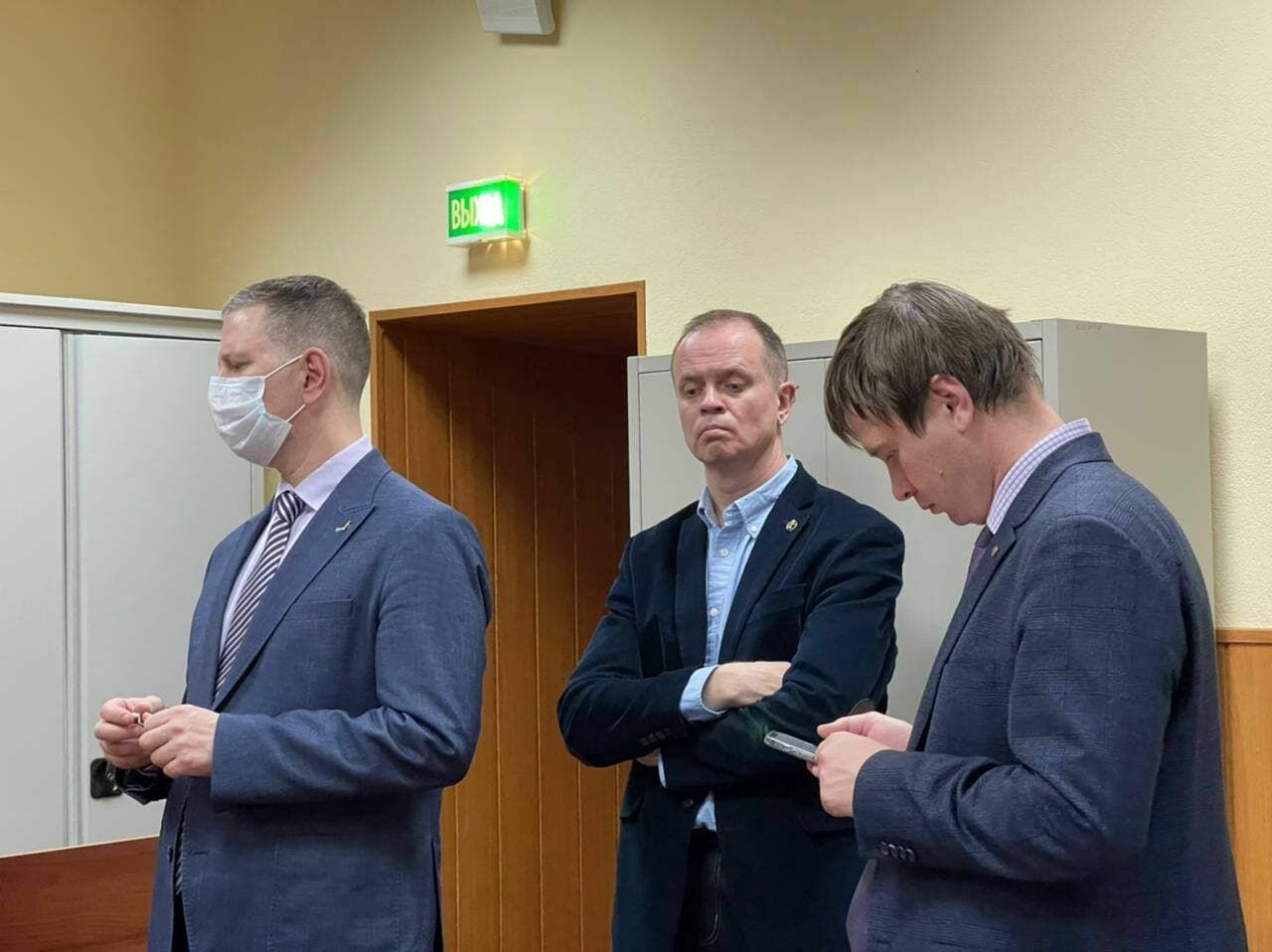 Суд запретил адвокату Ивана Сафронова пользоваться телефоном и интернетом